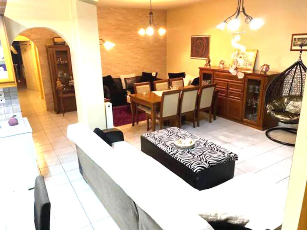 4y In * Heraklion (Crete)
